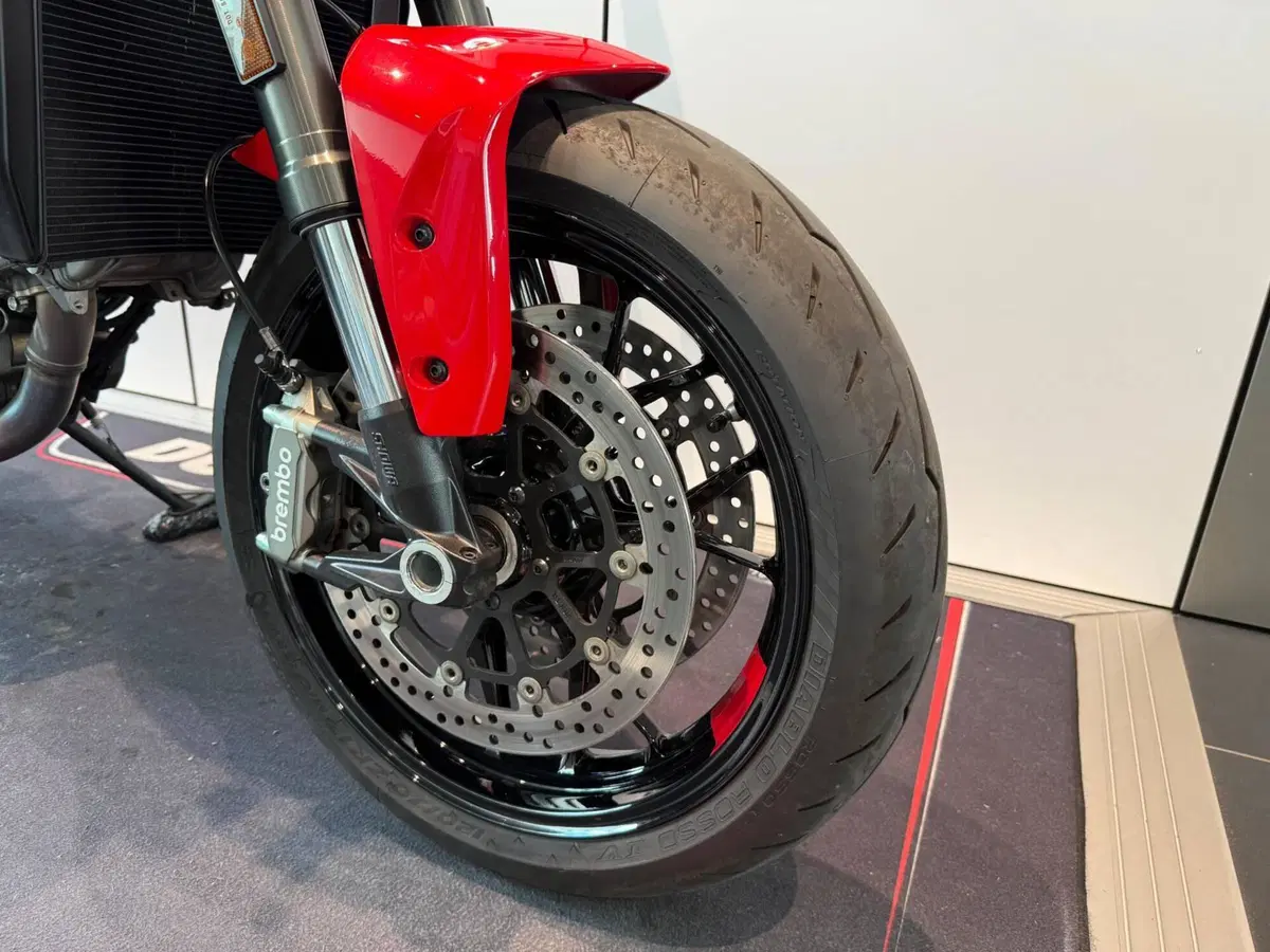 Ducati Monster 890 (2026) (3)