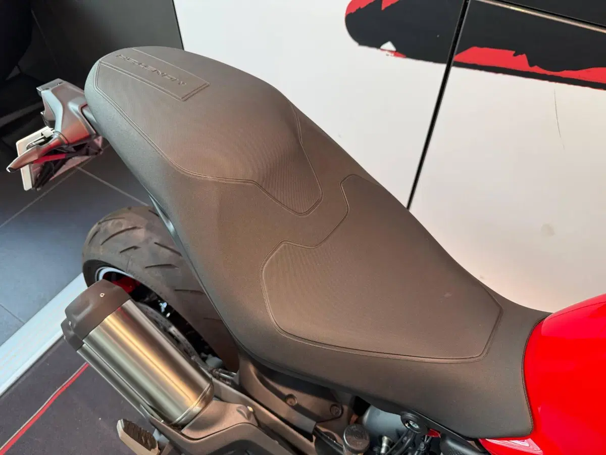 Ducati Monster 890 (2026) (5)