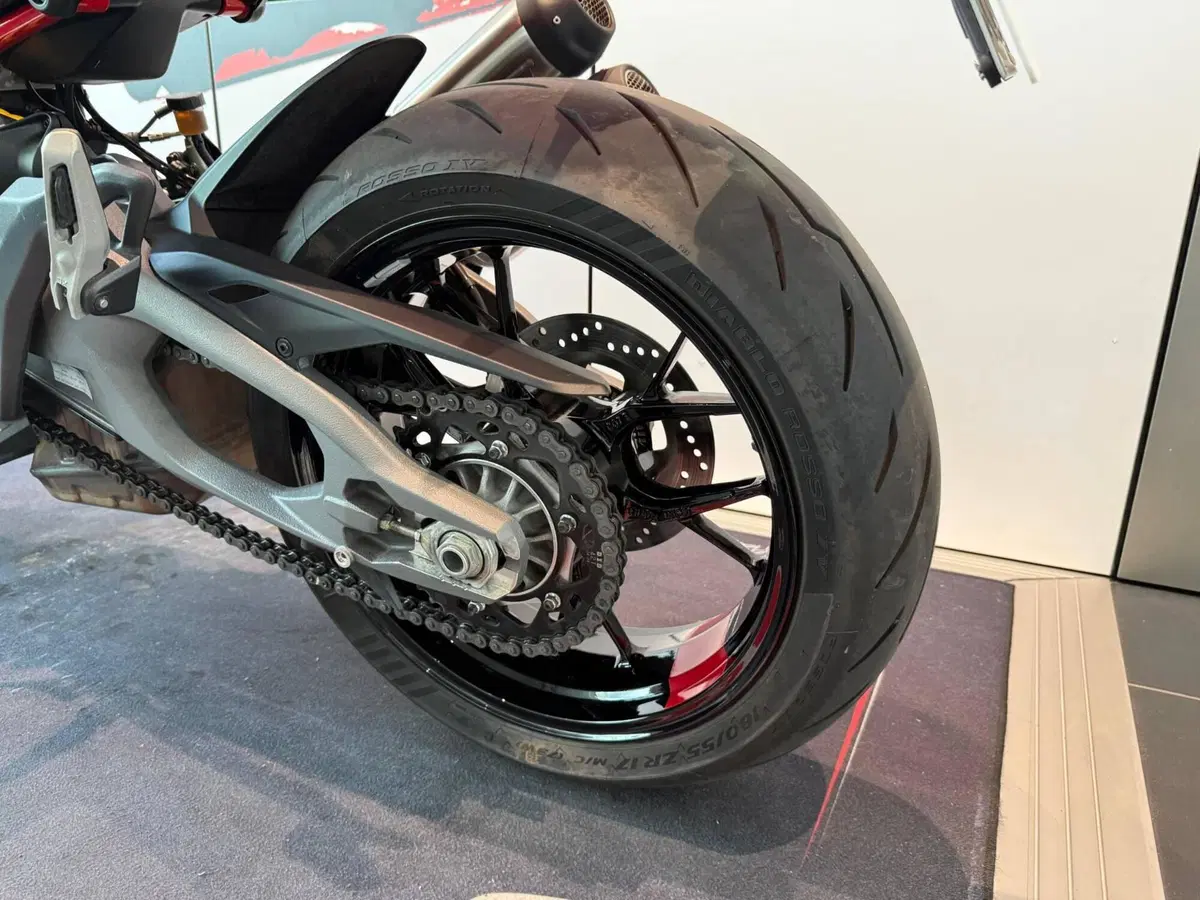 Ducati Monster 890 (2026) (10)
