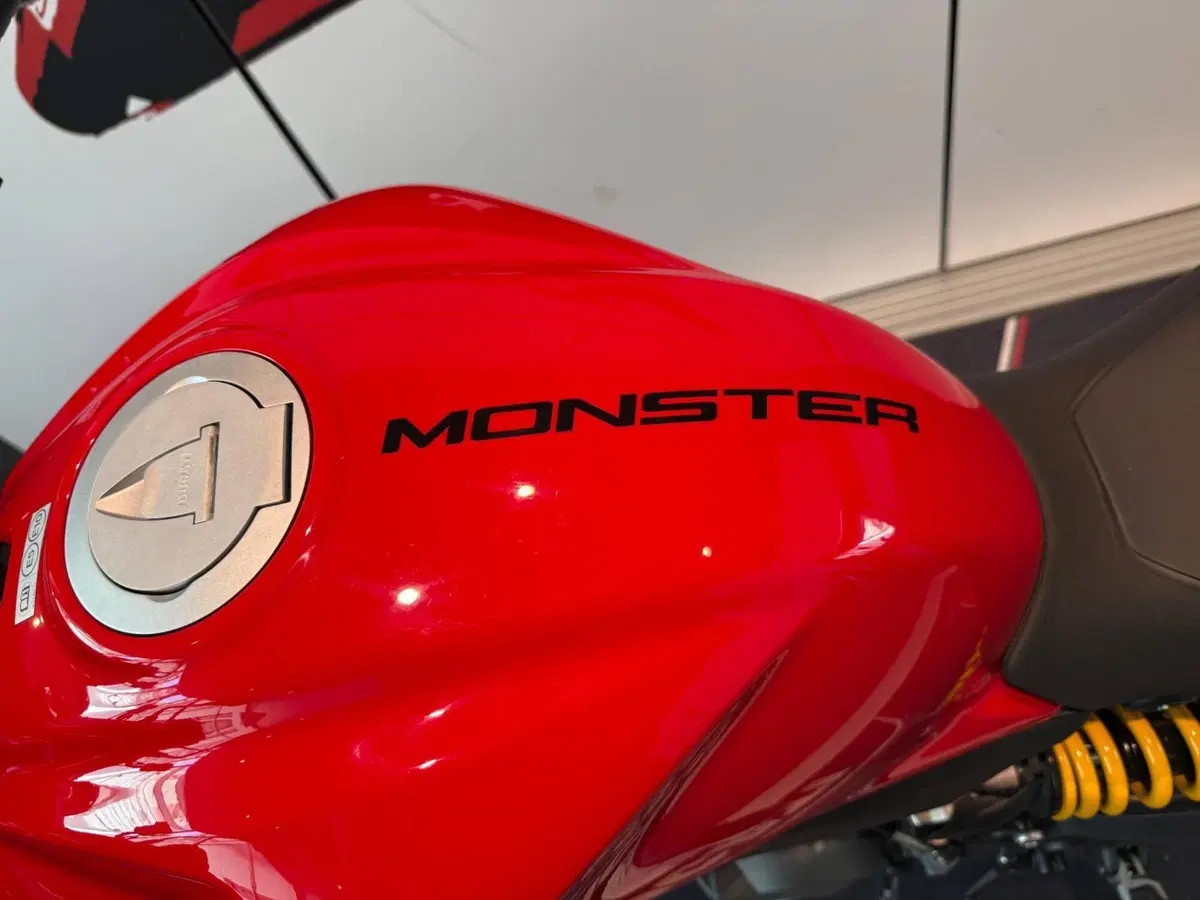 Ducati Monster 890 (2026) (16)