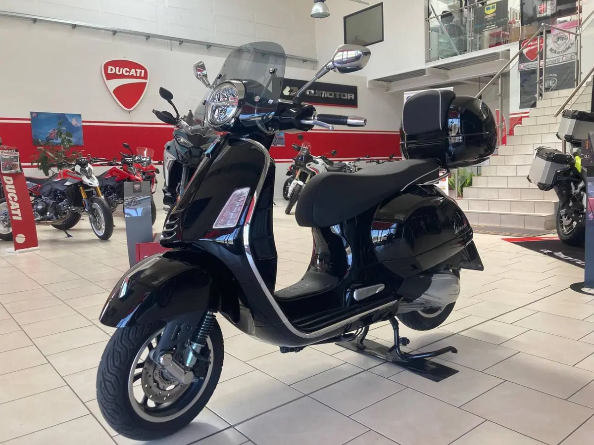 Vespa GTS 300 Super (2023 - 24) (2)