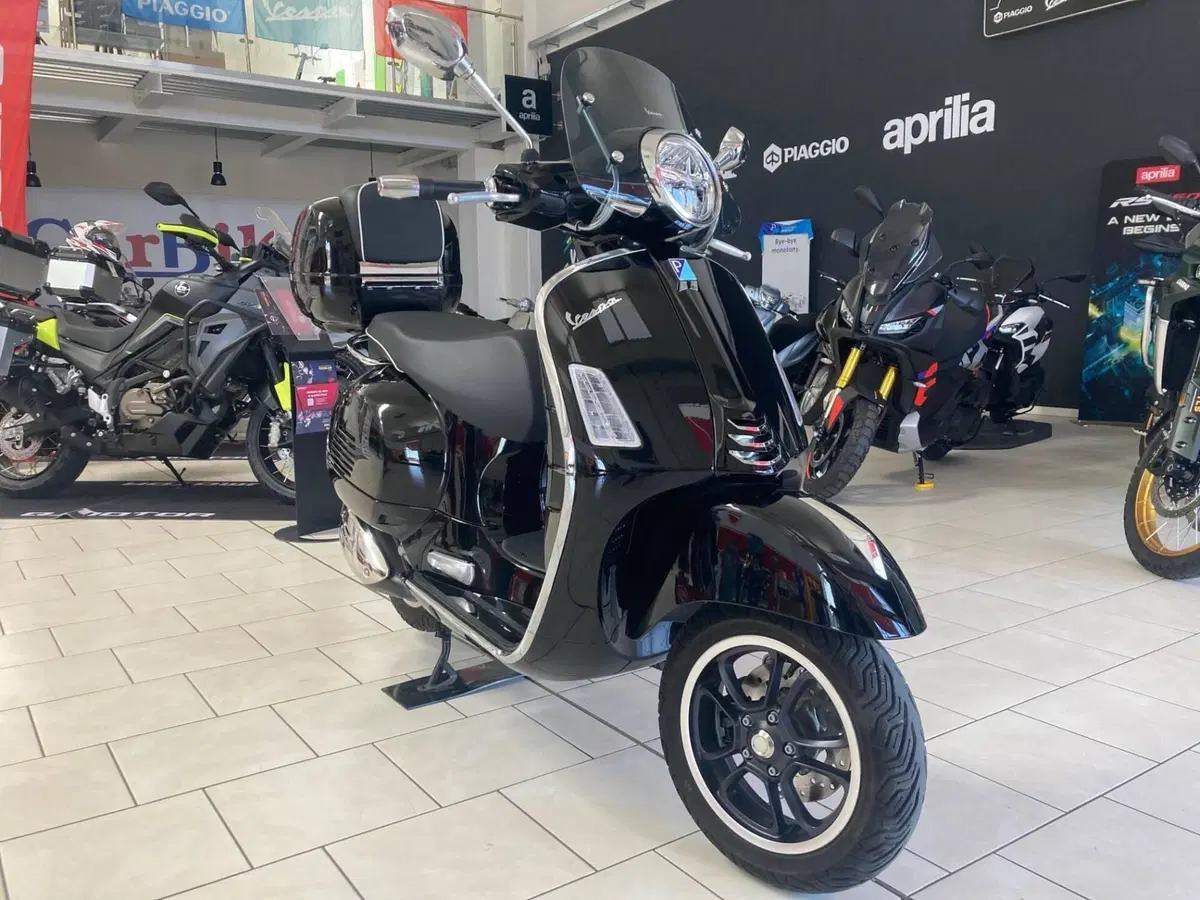 Vespa GTS 300 Super (2023 - 24) (3)