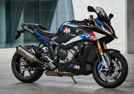 BMW M 1000 RS. A Monaco non scherzano: depositato il nome della sport touring da 200 cv