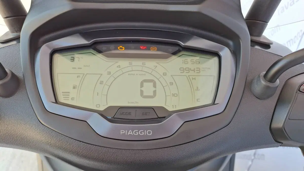 Piaggio Beverly 400 ABS-ASR (2021 - 24) (4)