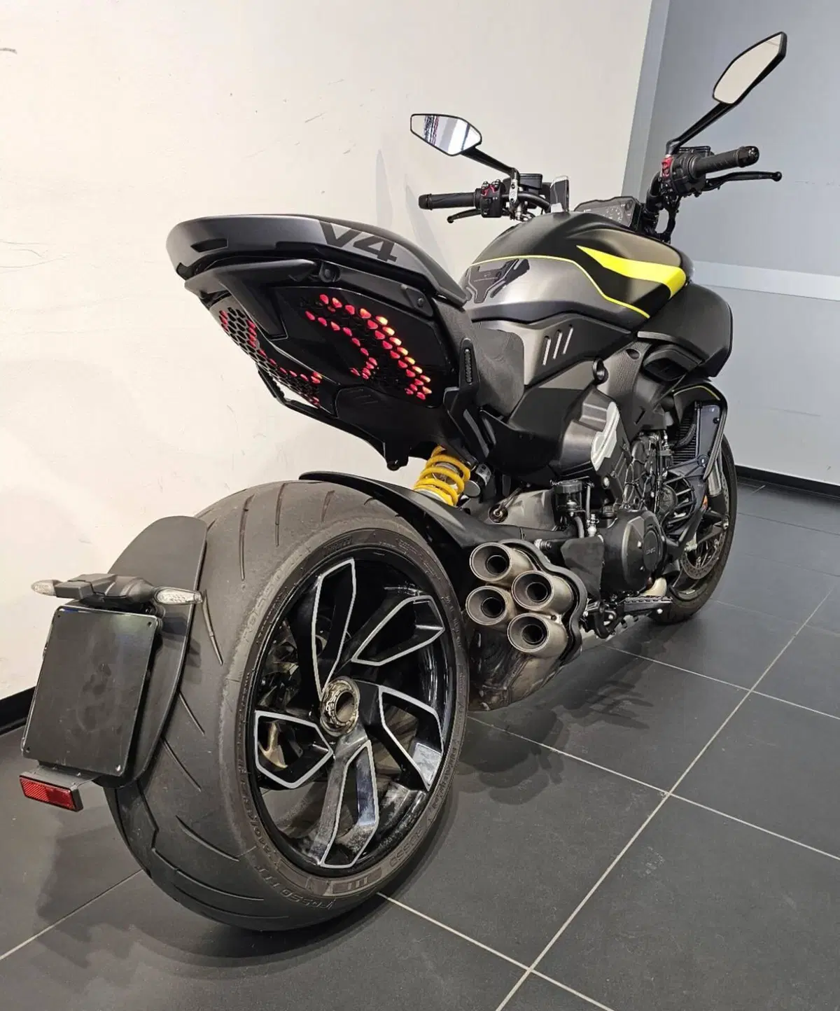 Ducati Diavel V4 (2023 - 26) (4)