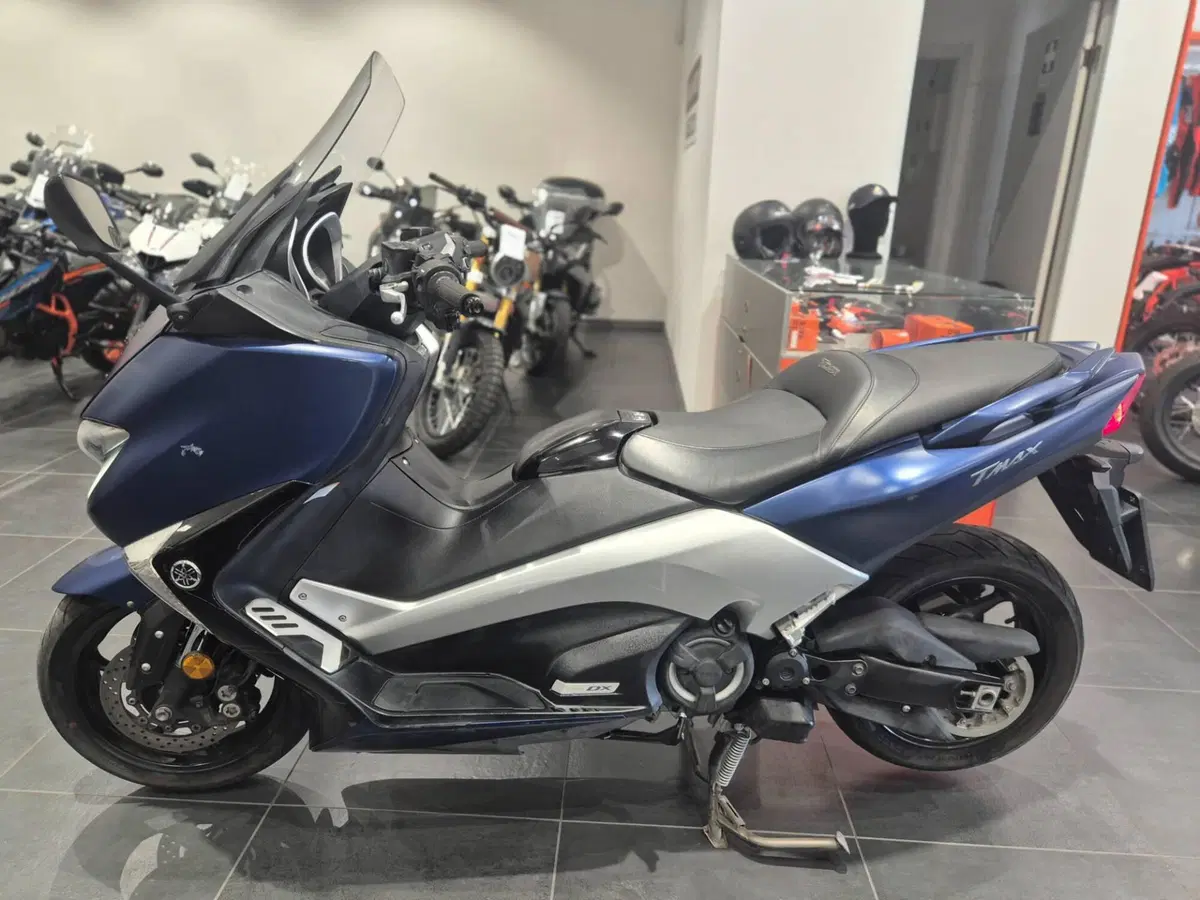 Yamaha T-Max 530 DX (2017 - 19) (2)