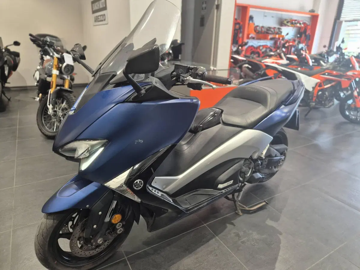 Yamaha T-Max 530 DX (2017 - 19) (4)