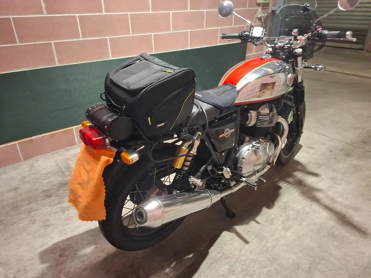 Royal Enfield Interceptor 650 (2021 - 26) (4)