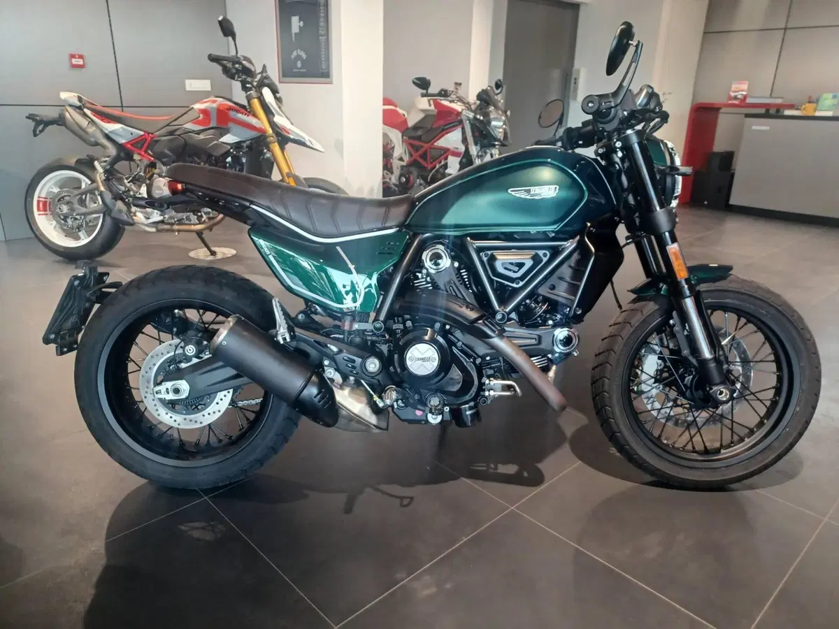 Ducati Scrambler 800 Nightshift (2025 - 26)