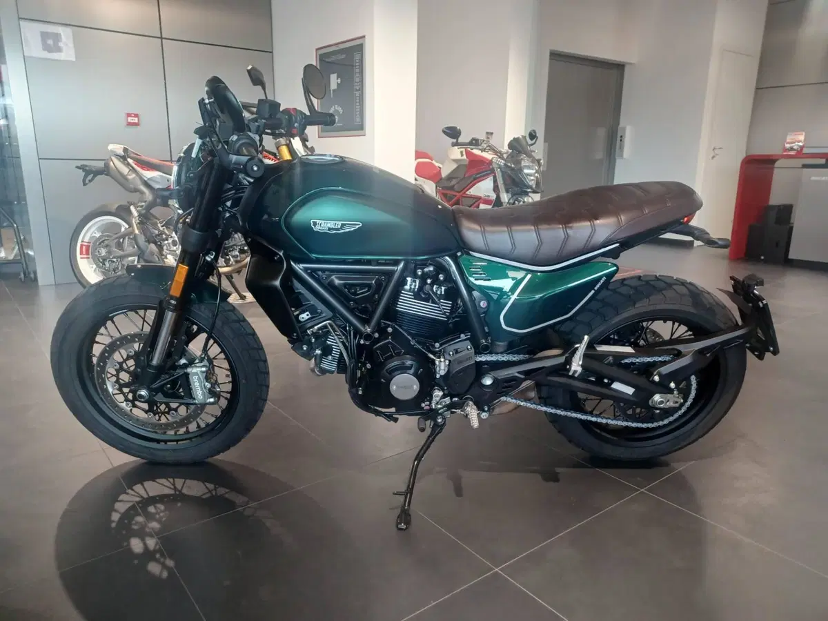 Ducati Scrambler 800 Nightshift (2025 - 26) (2)