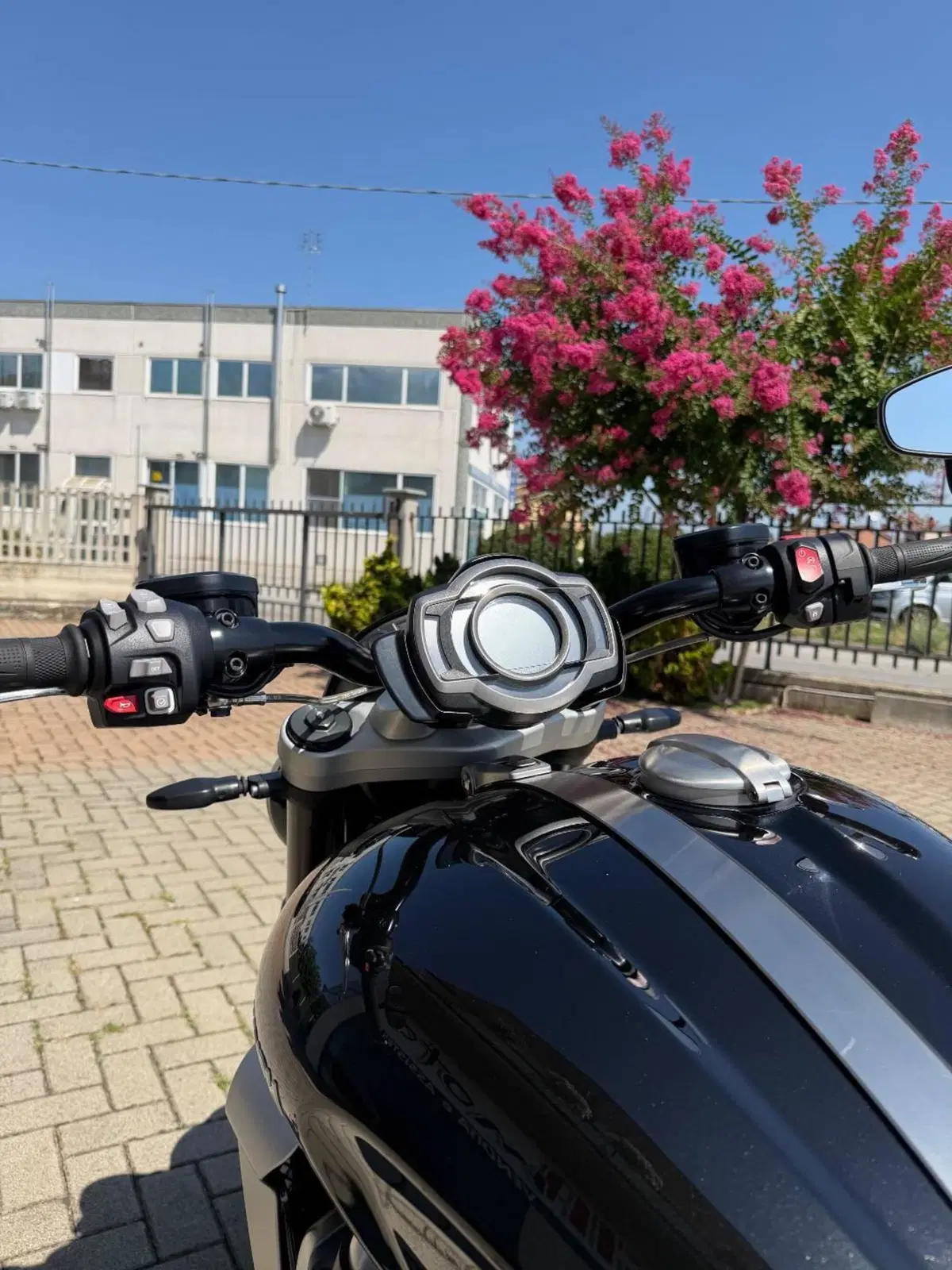 Triumph Rocket 3 R 221 (2021 - 23) (4)