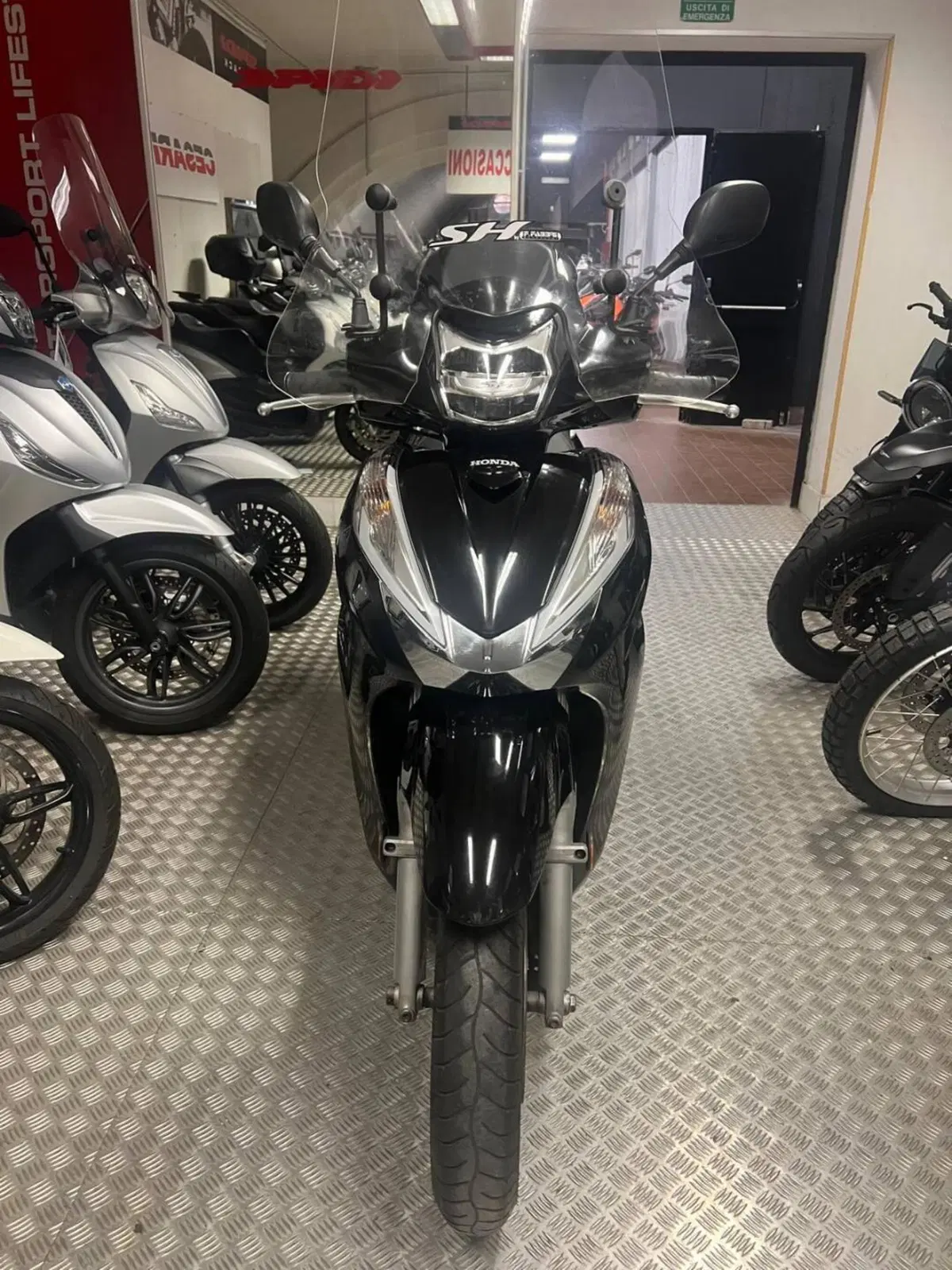 Honda SH 300 i ABS (2016 - 20) (3)