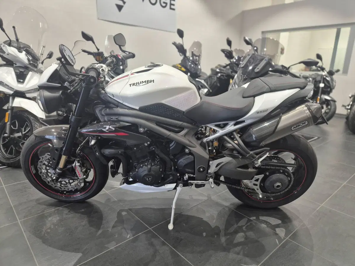 Triumph Speed Triple 1050 RS (2018 - 20) (4)