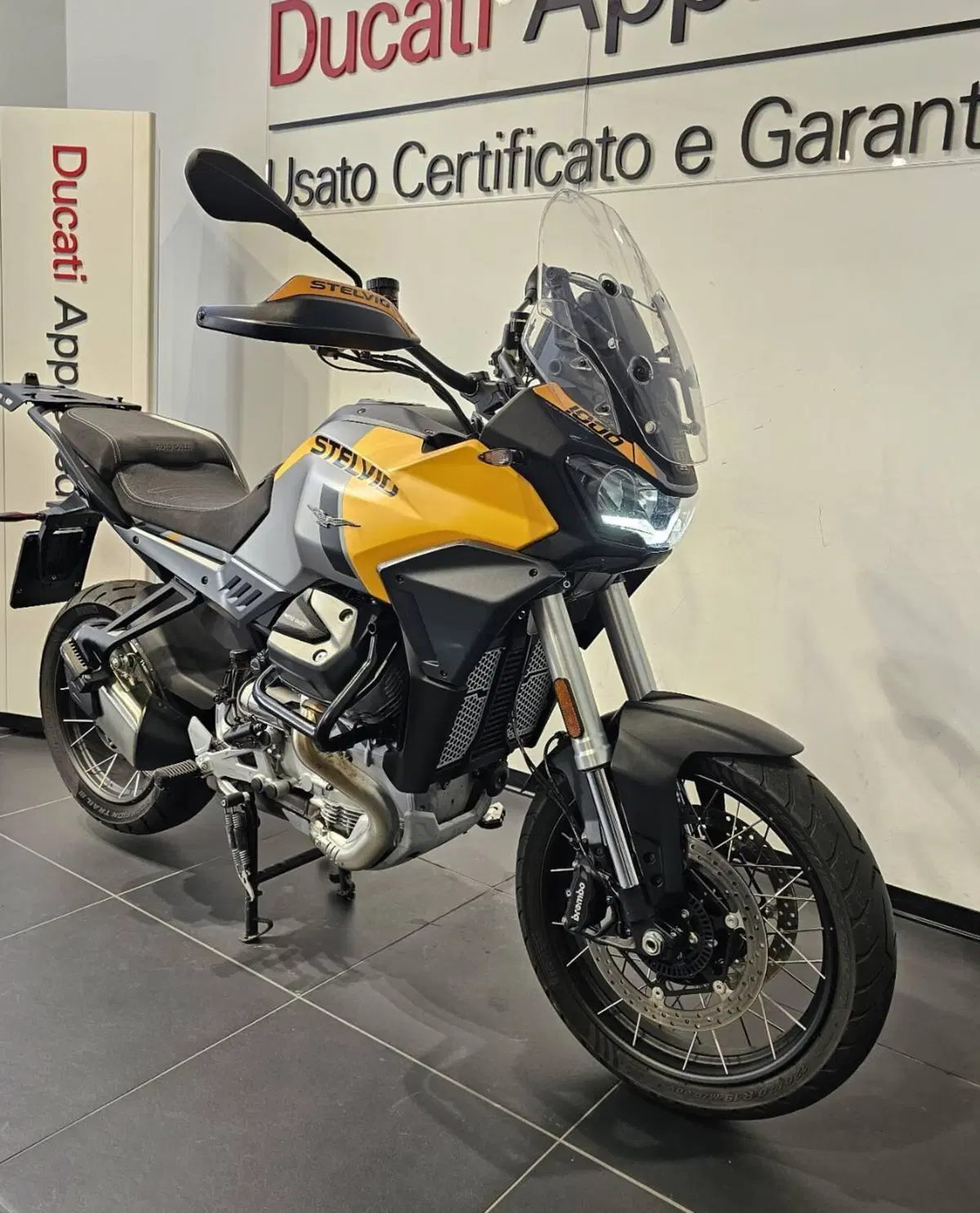 Moto Guzzi Stelvio (2024 - 26) (3)