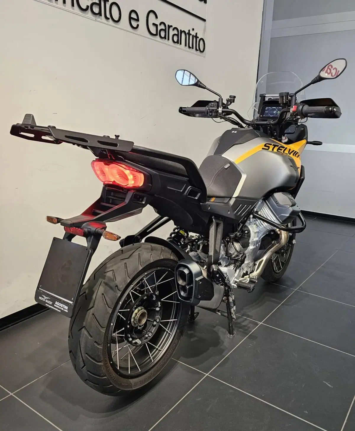 Moto Guzzi Stelvio (2024 - 26) (4)