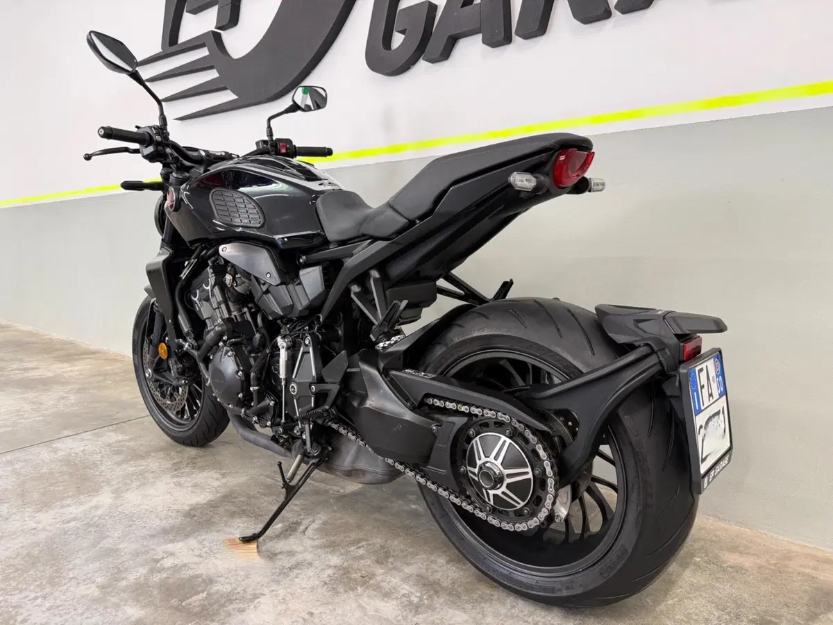 Honda CB 1000 R Black Edition (2021 - 25) (11)