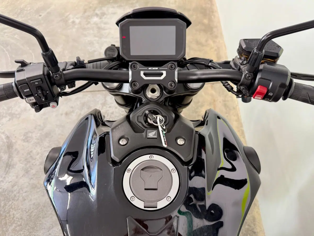 Honda CB 1000 R Black Edition (2021 - 25) (13)
