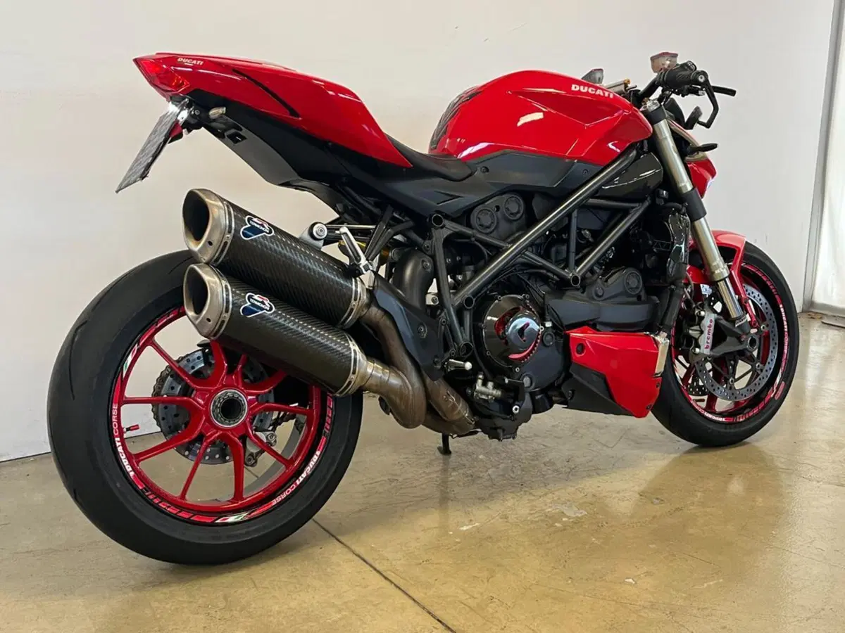 Ducati Streetfighter (2009 - 12) (8)