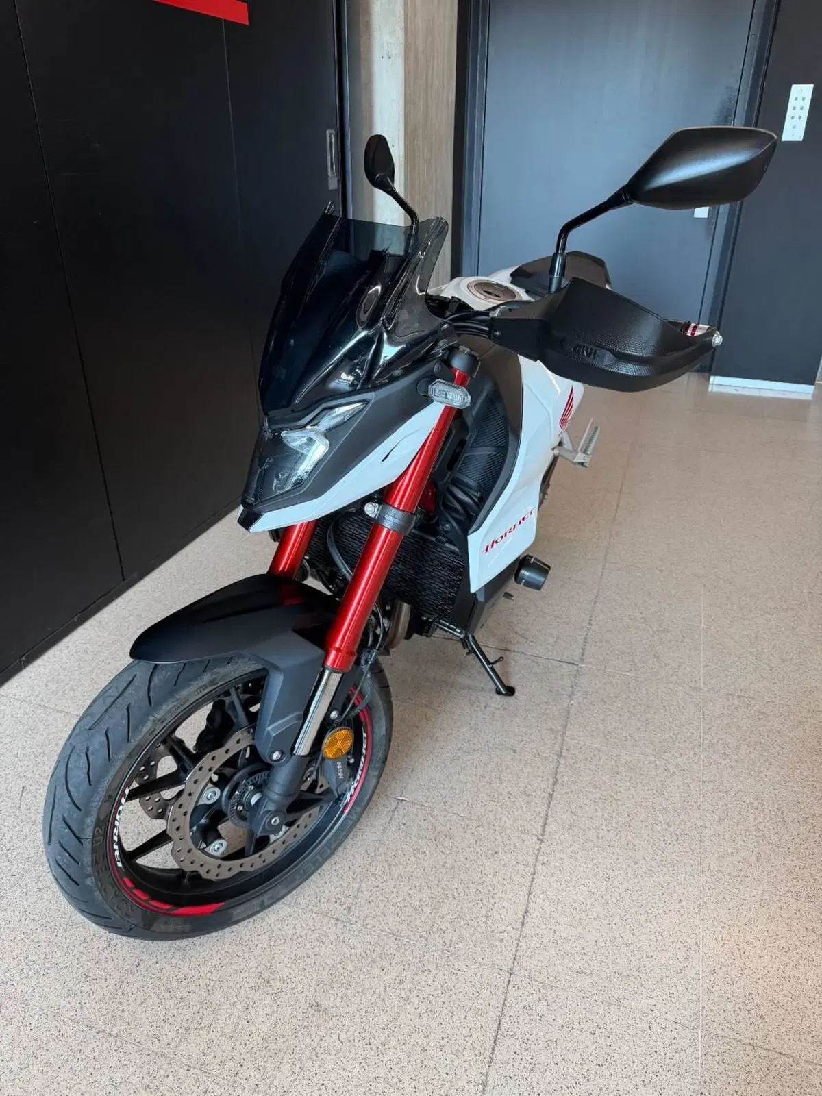 Honda CB 750 Hornet (2023 - 24) (3)