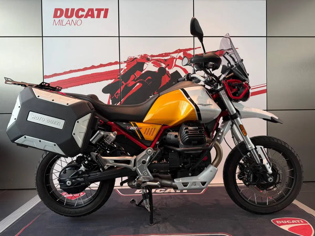 Moto Guzzi V85 TT Evocative Graphics (2021 - 23)