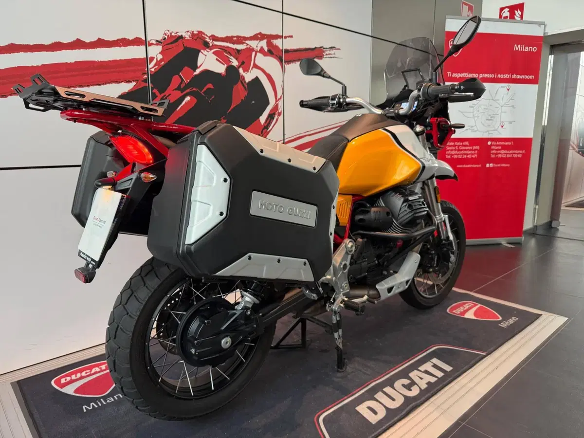 Moto Guzzi V85 TT Evocative Graphics (2021 - 23) (8)