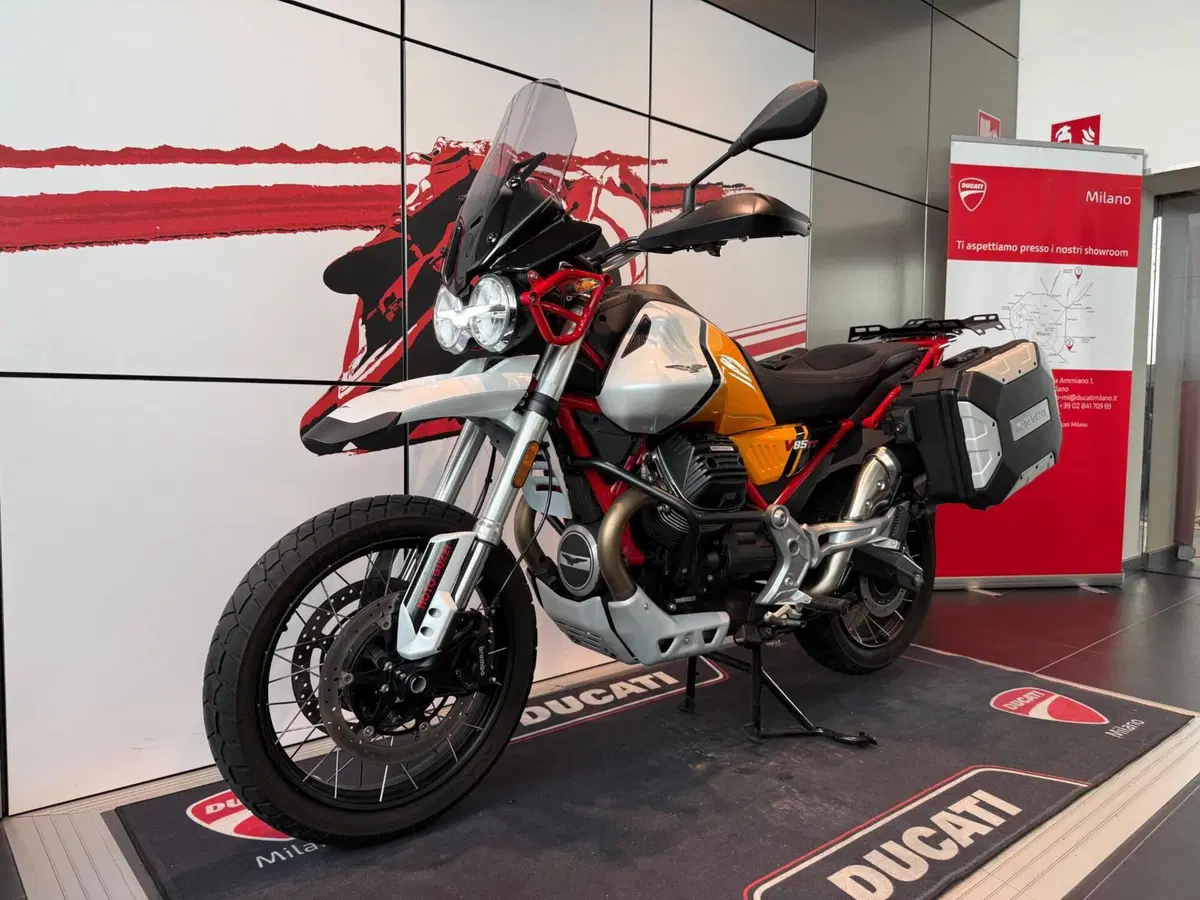 Moto Guzzi V85 TT Evocative Graphics (2021 - 23) (16)
