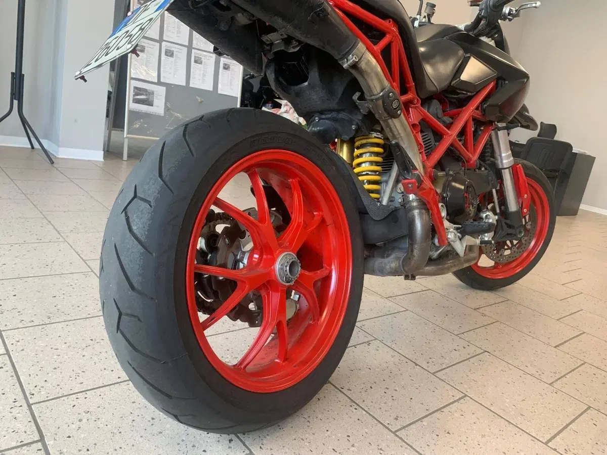 Ducati Hypermotard 1100 (2007 - 09) (7)