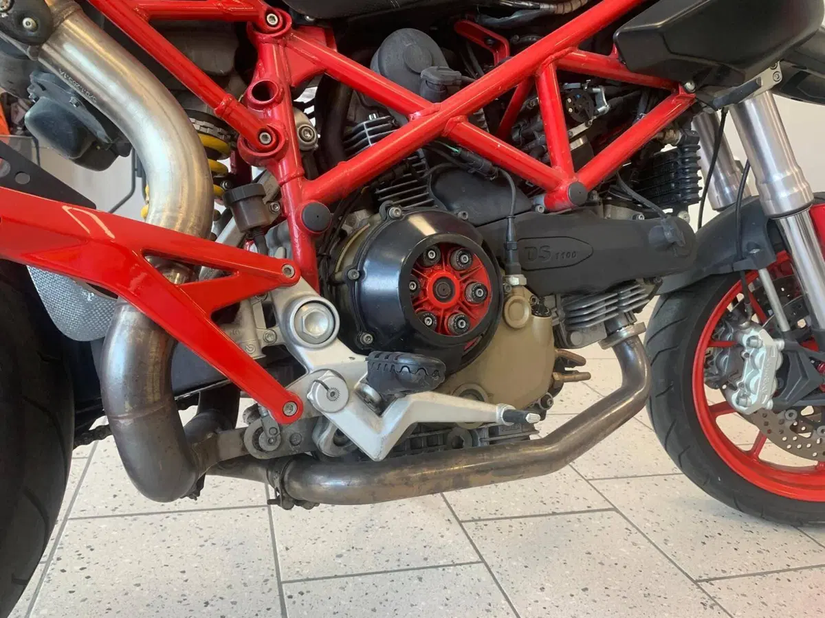Ducati Hypermotard 1100 (2007 - 09) (8)