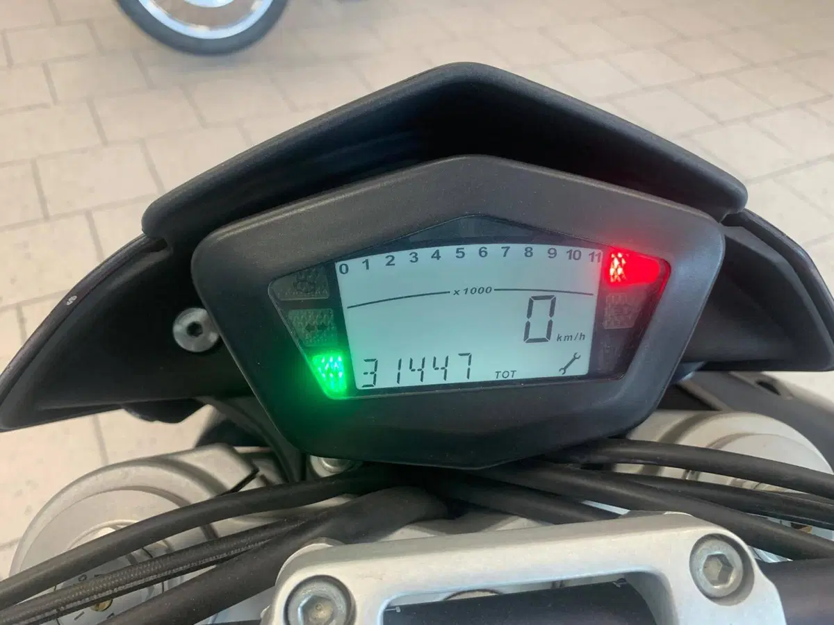 Ducati Hypermotard 1100 (2007 - 09) (11)
