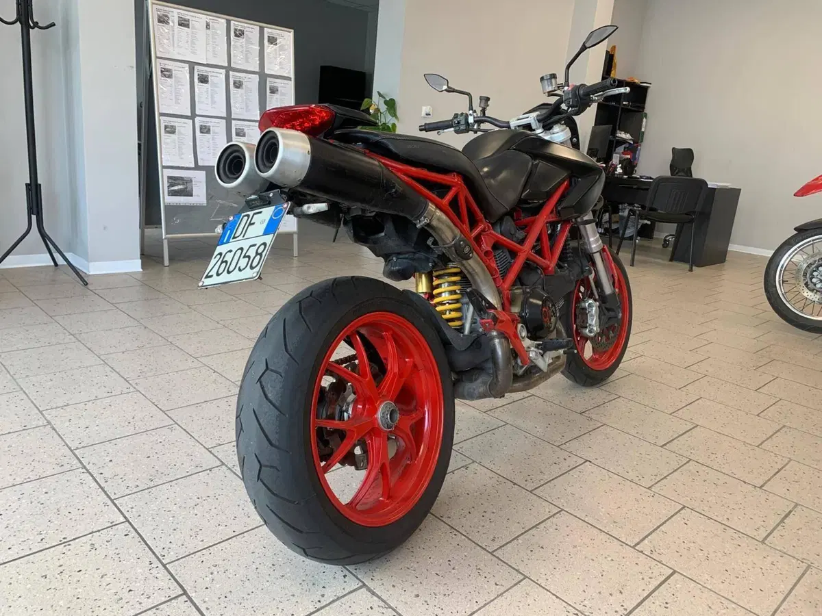Ducati Hypermotard 1100 (2007 - 09) (5)