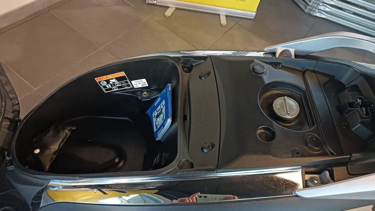 Honda SH 300 i ABS (2016 - 20) (8)