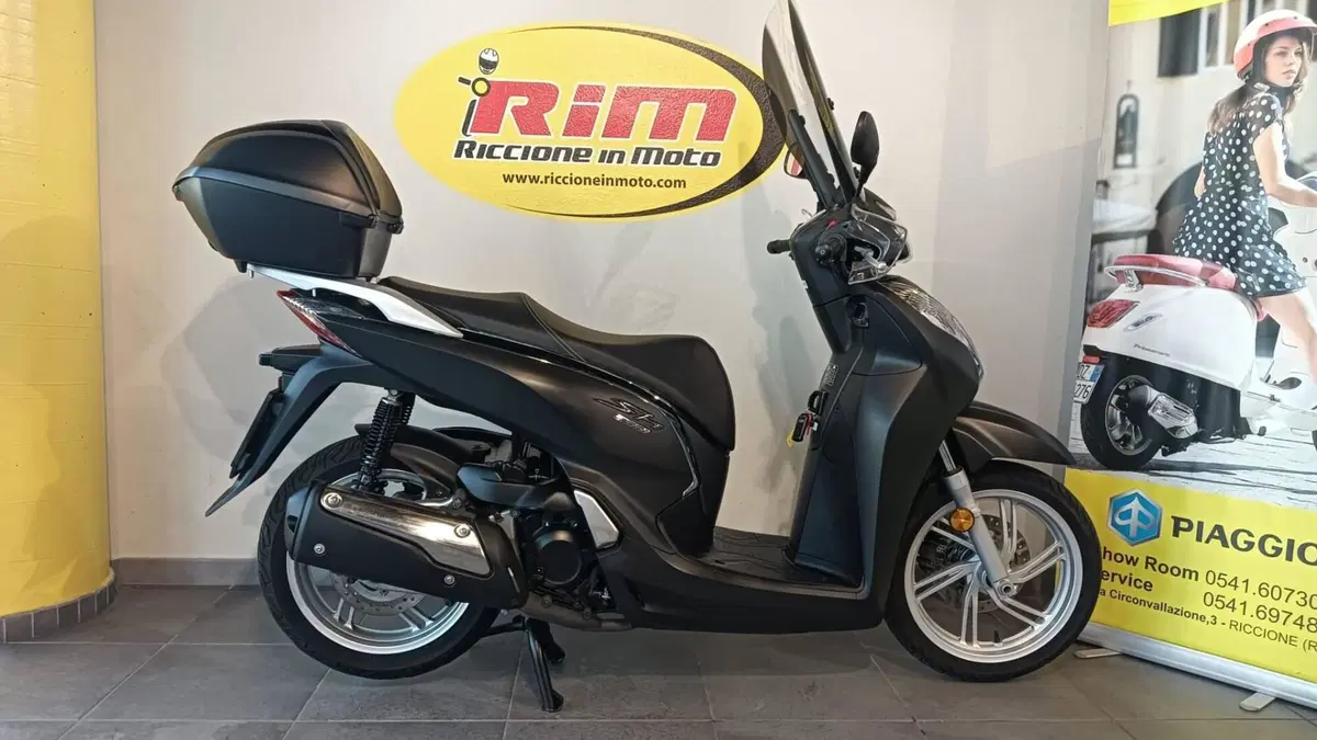 Honda SH 300 i ABS (2016 - 20) (2)