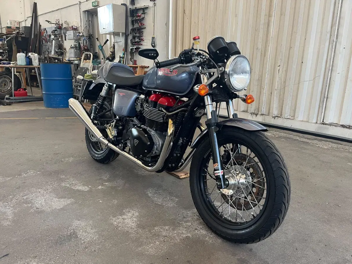 Triumph Thruxton 900 (2004 - 15) (3)