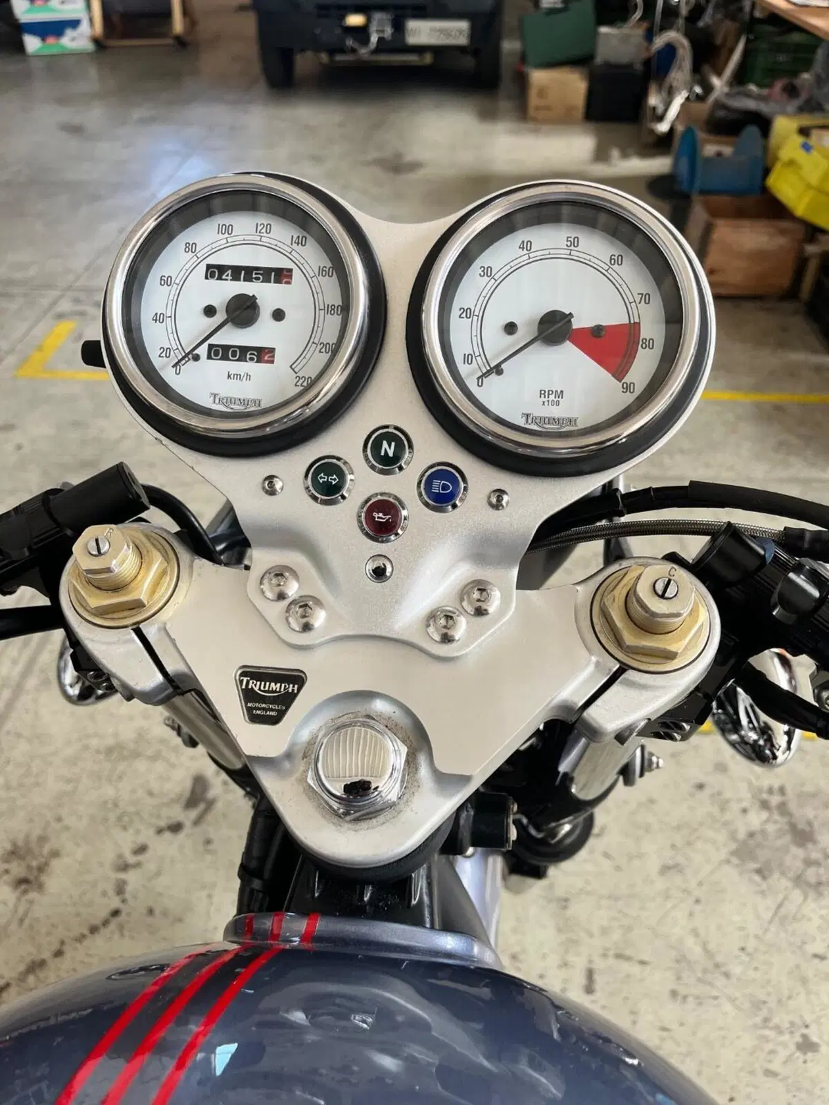 Triumph Thruxton 900 (2004 - 15) (5)