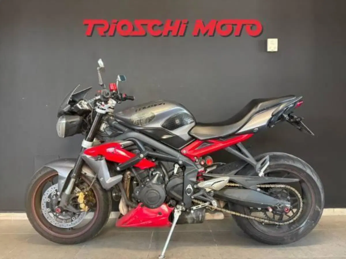 Triumph Street Triple (2013) (2)