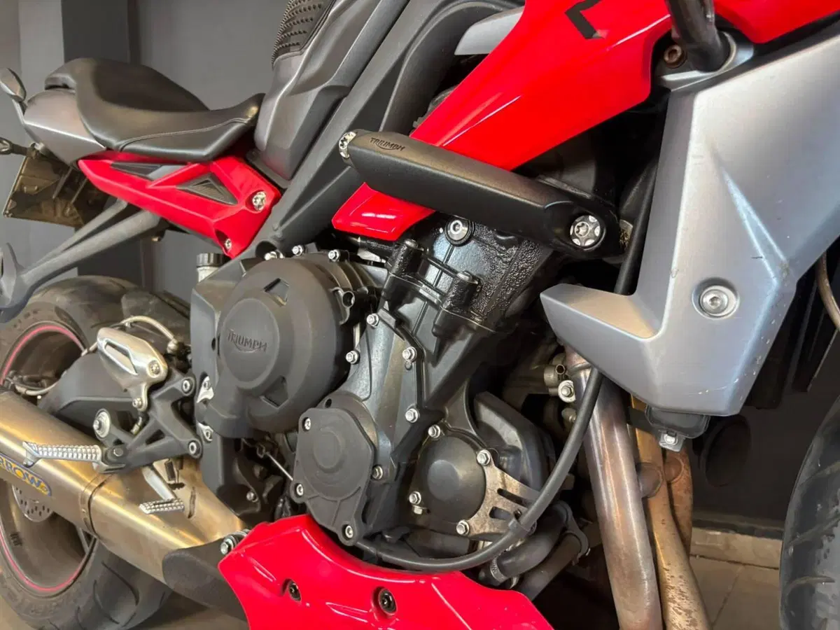 Triumph Street Triple (2013) (3)