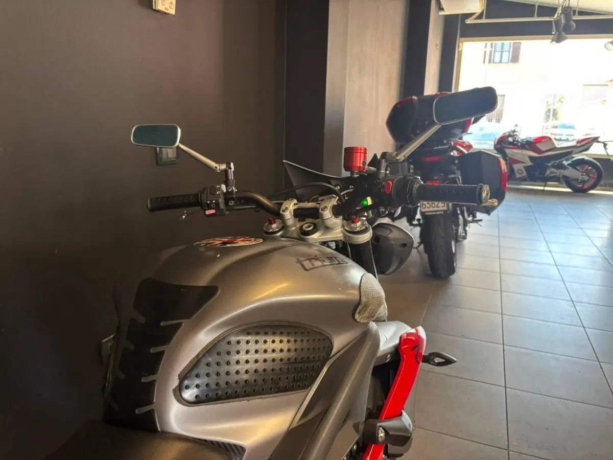 Triumph Street Triple (2013) (7)