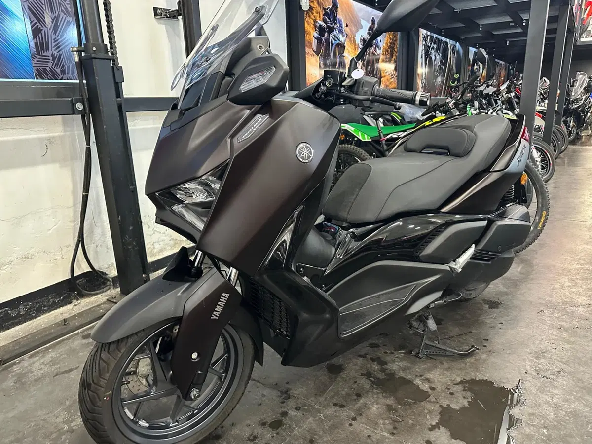 Yamaha X-Max 300 Tech Max+ (2025 - 26) (15)