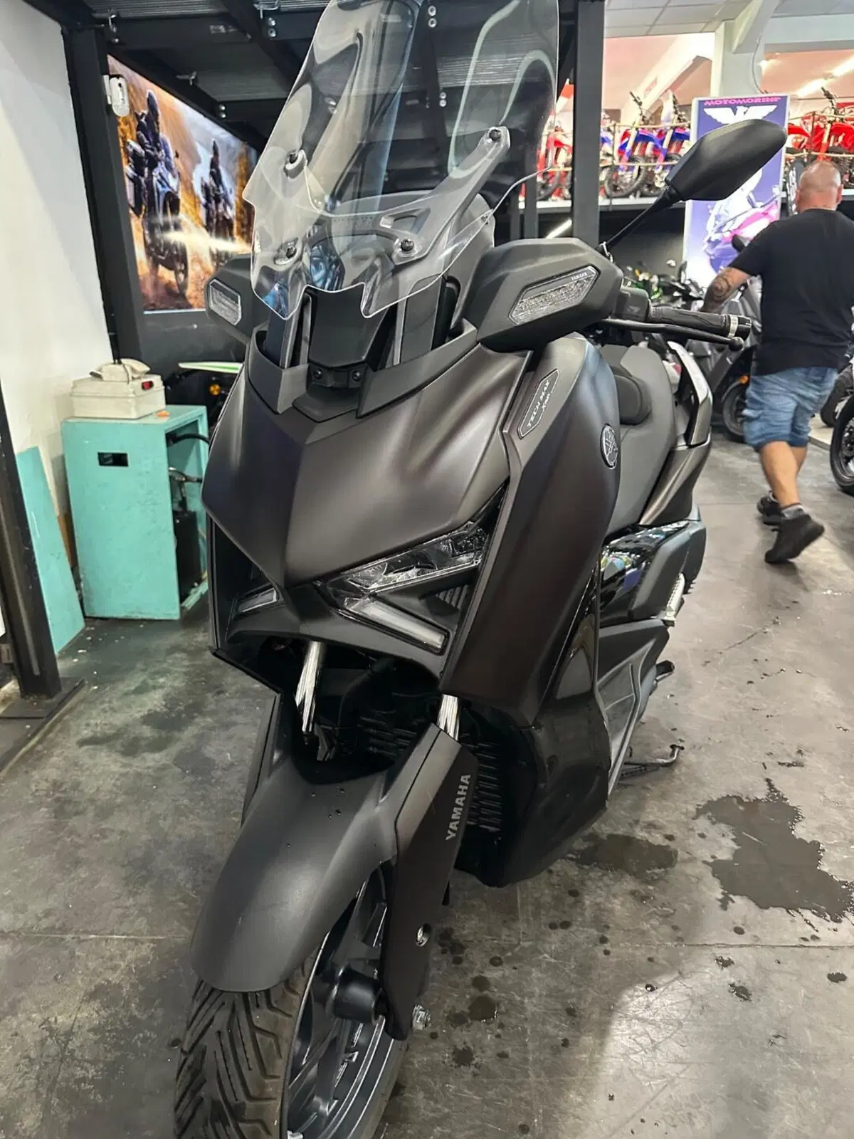 Yamaha X-Max 300 Tech Max+ (2025 - 26) (16)