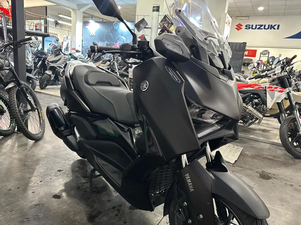 Yamaha X-Max 300 Tech Max+ (2025 - 26) (18)