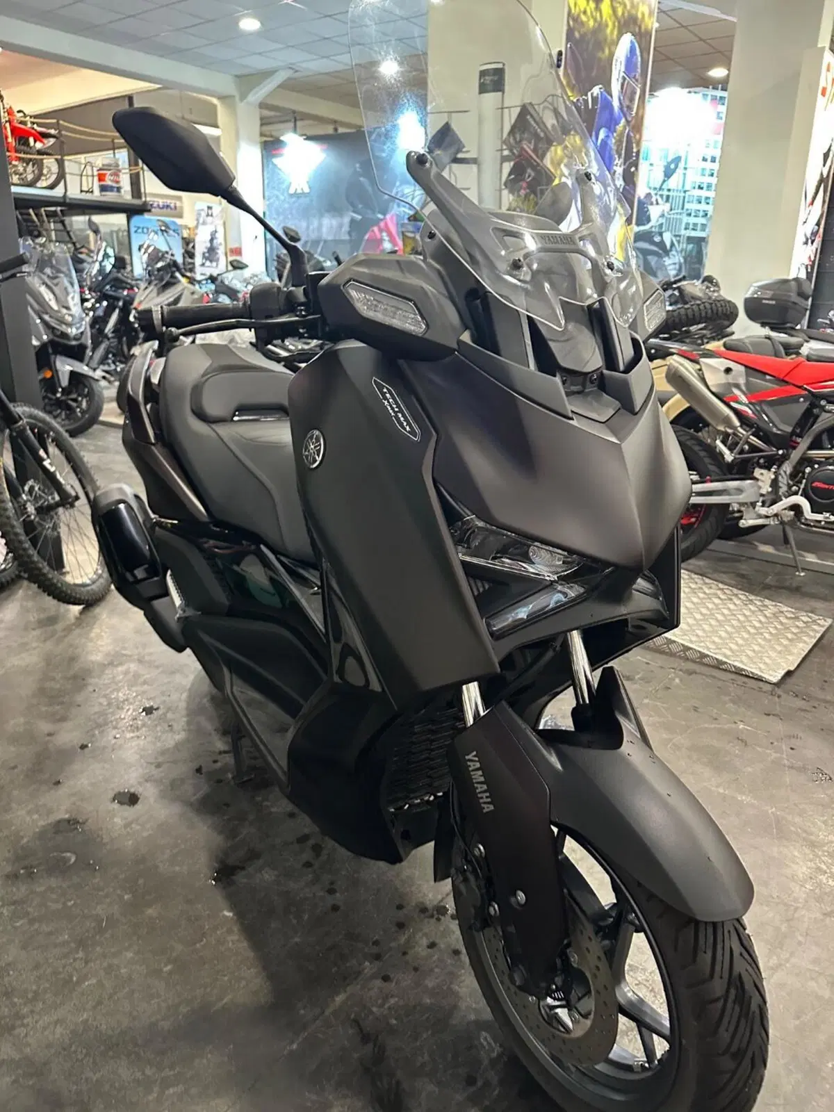 Yamaha X-Max 300 Tech Max+ (2025 - 26) (19)