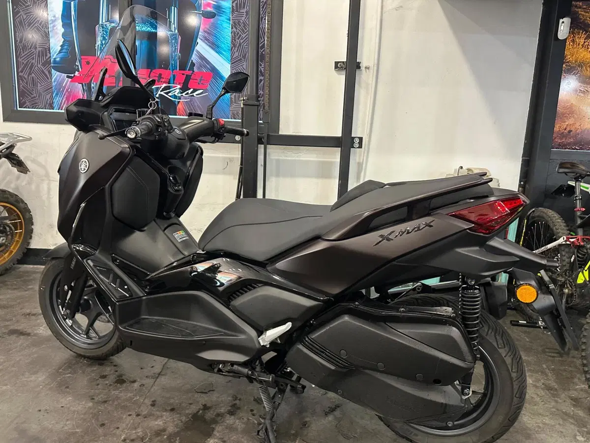 Yamaha X-Max 300 Tech Max+ (2025 - 26) (20)