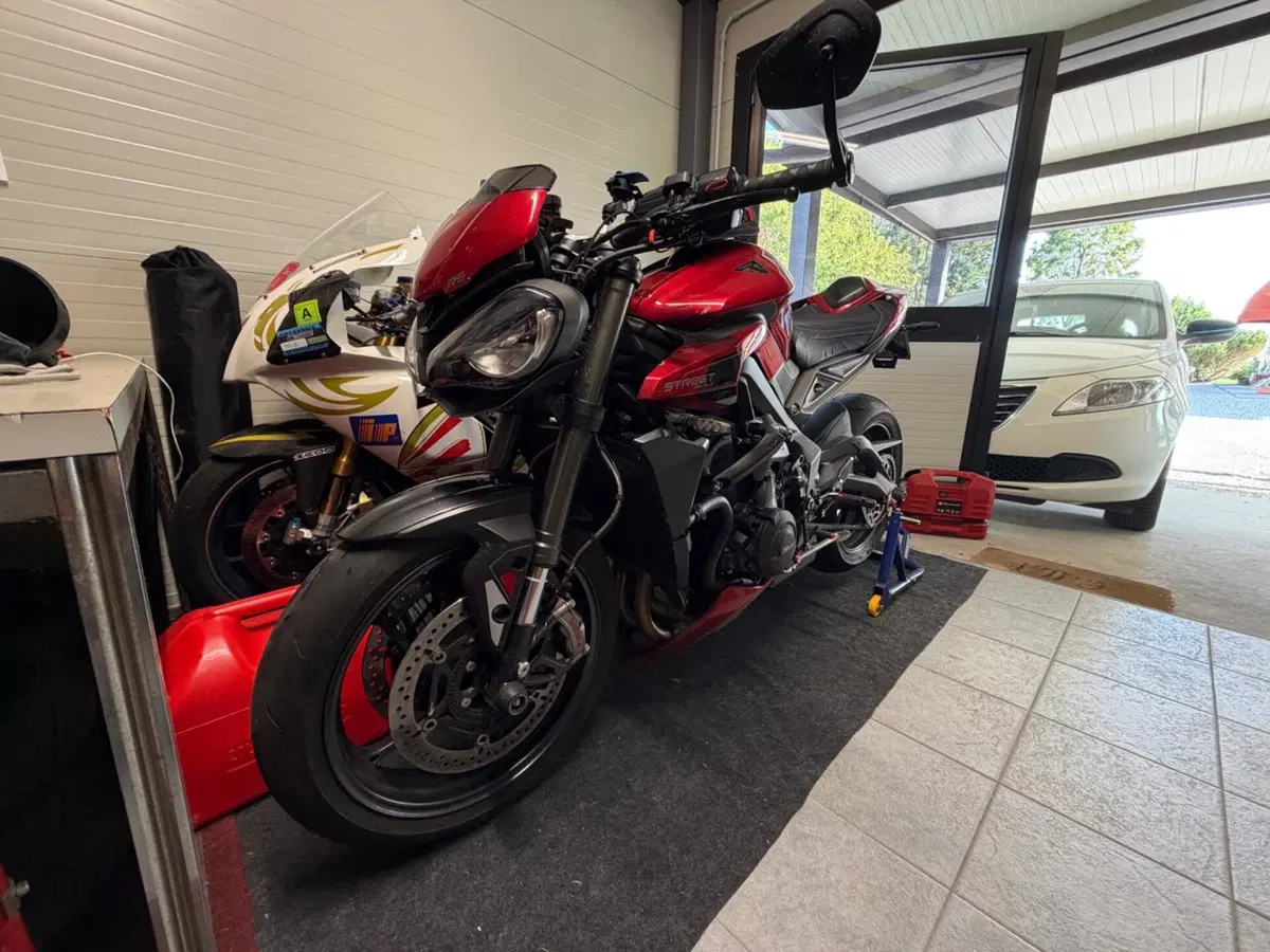 Triumph Street Triple 765 RS (2023 - 26) (2)