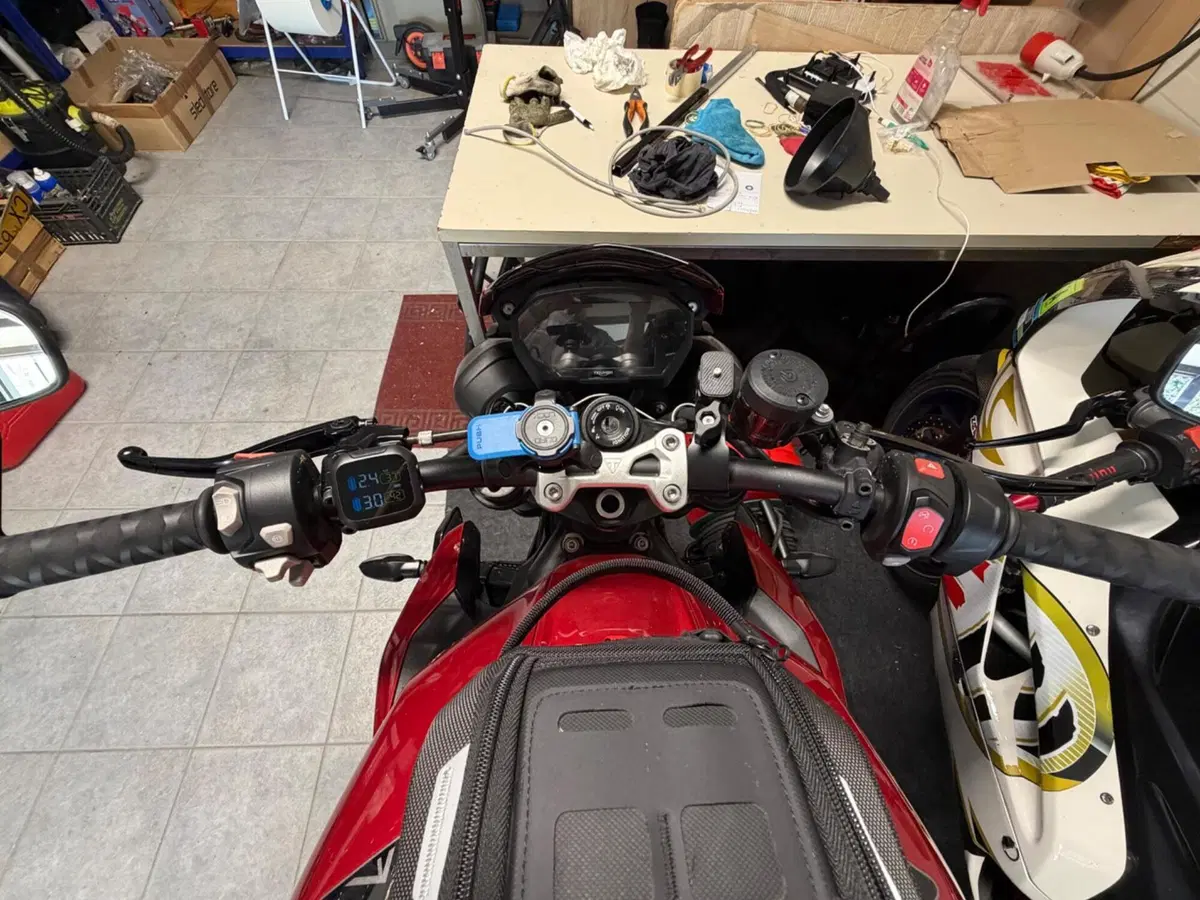 Triumph Street Triple 765 RS (2023 - 26) (4)
