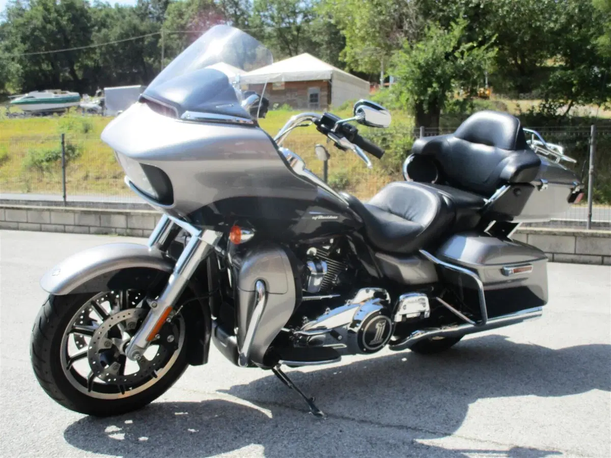 Harley-Davidson 107 Road Glide Ultra (2017 - 18) - FLTRU (3)