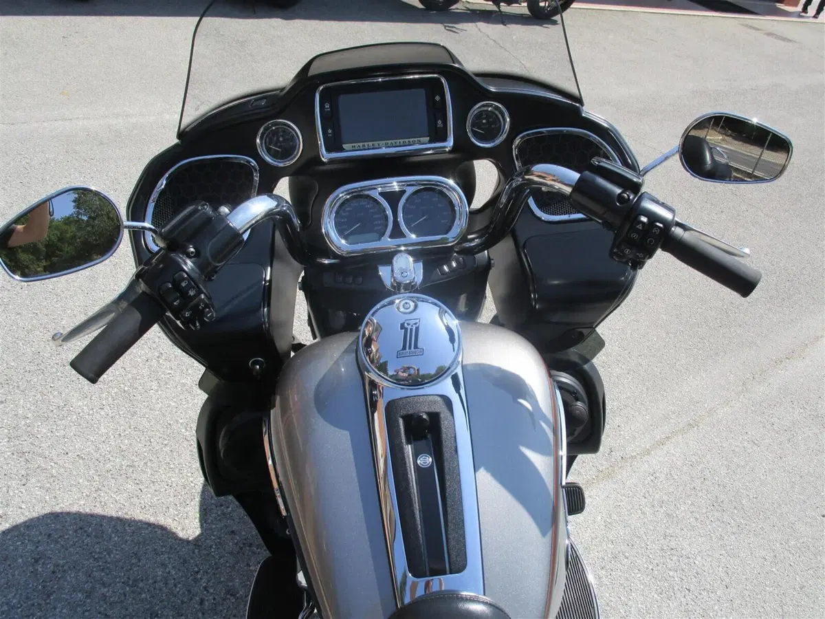 Harley-Davidson 107 Road Glide Ultra (2017 - 18) - FLTRU (7)