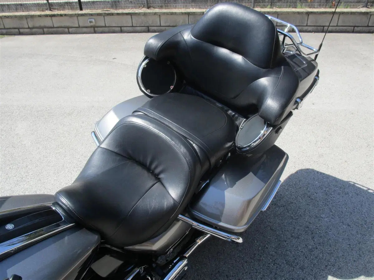 Harley-Davidson 107 Road Glide Ultra (2017 - 18) - FLTRU (8)