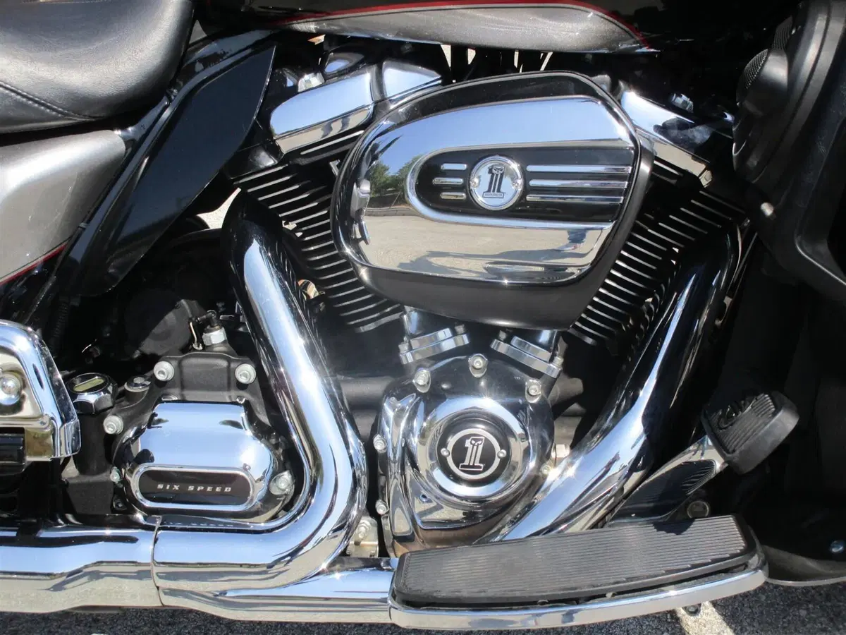 Harley-Davidson 107 Road Glide Ultra (2017 - 18) - FLTRU (9)