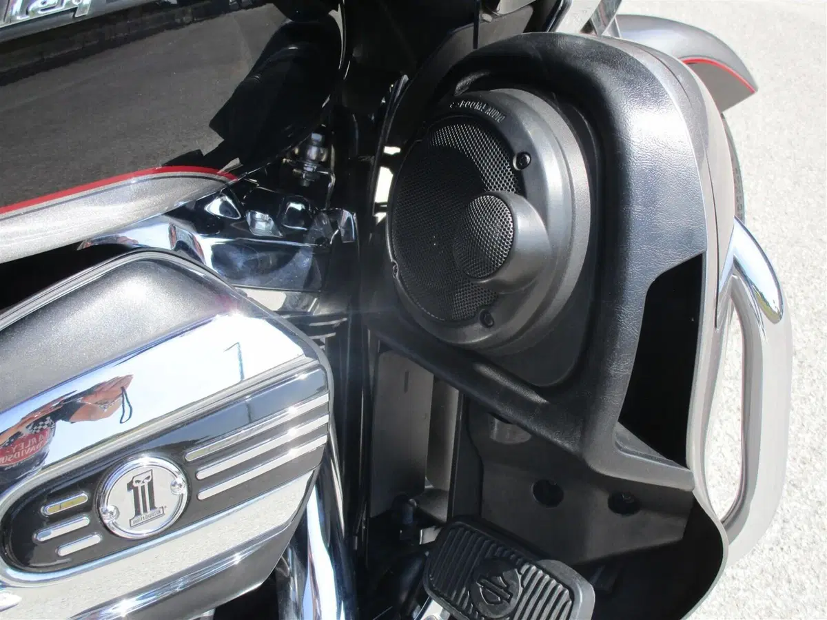 Harley-Davidson 107 Road Glide Ultra (2017 - 18) - FLTRU (10)