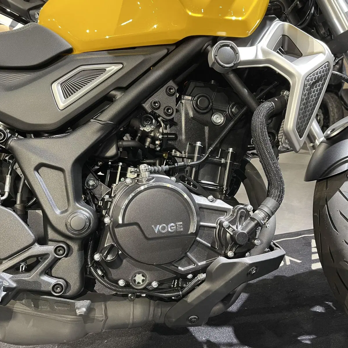 Voge Trofeo 350AC (2022 - 26) (6)